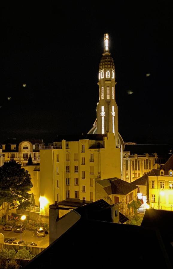 Le Vichy Centre, Spacieux Et Cosy T2 Avec Vue, Au Calme Luaran gambar